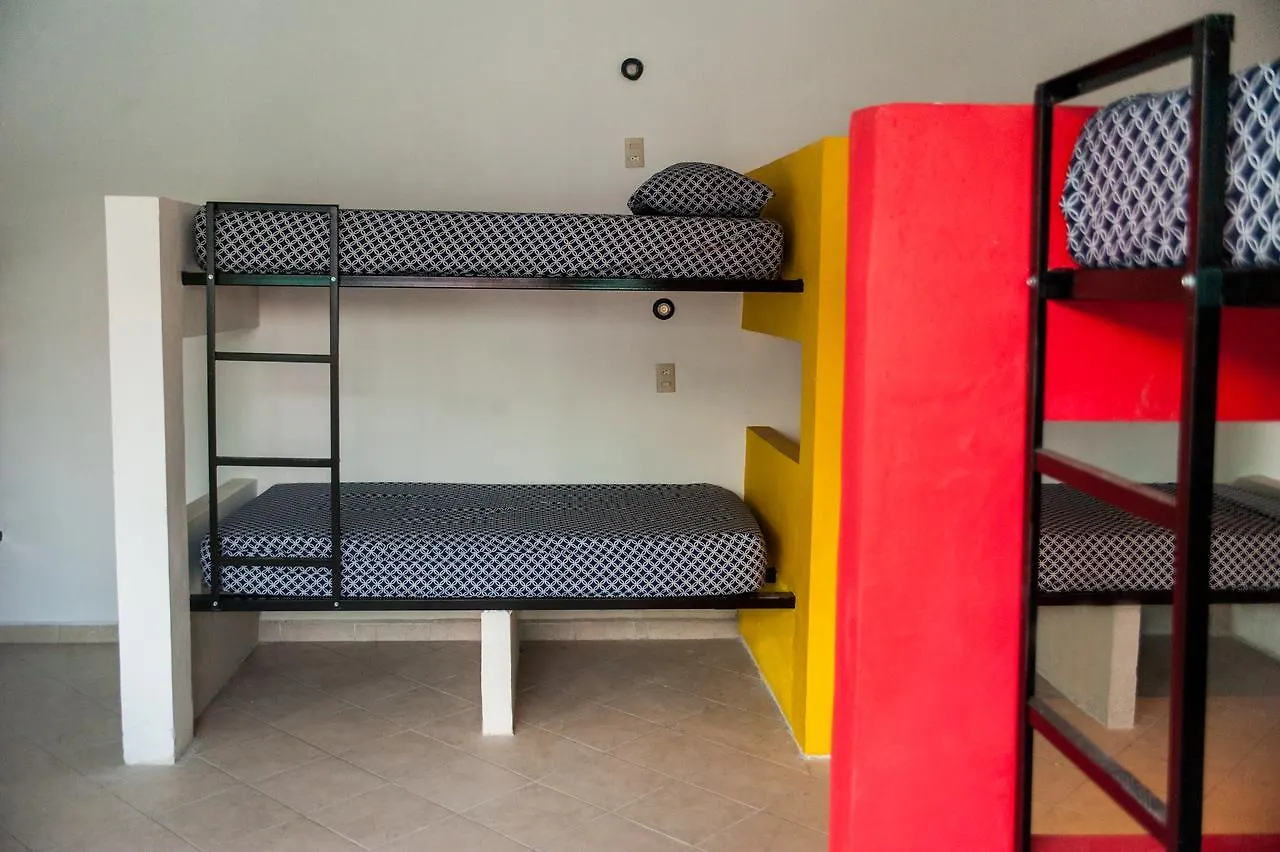 Coco Hostel Cancún 2*,  Mexico