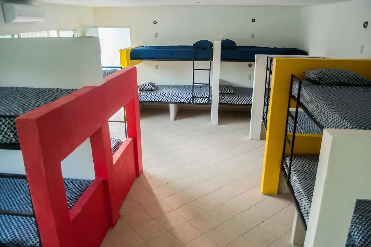 Coco Hostel Cancún 2*,